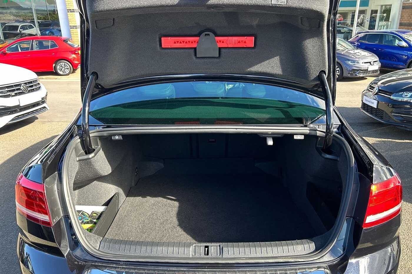 Volkswagen Passat 1.5 TSI (150ps) R-Line (s/s)DSG Saloon