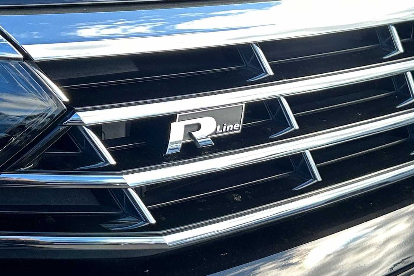 Volkswagen Passat 1.5 TSI (150ps) R-Line (s/s)DSG Saloon