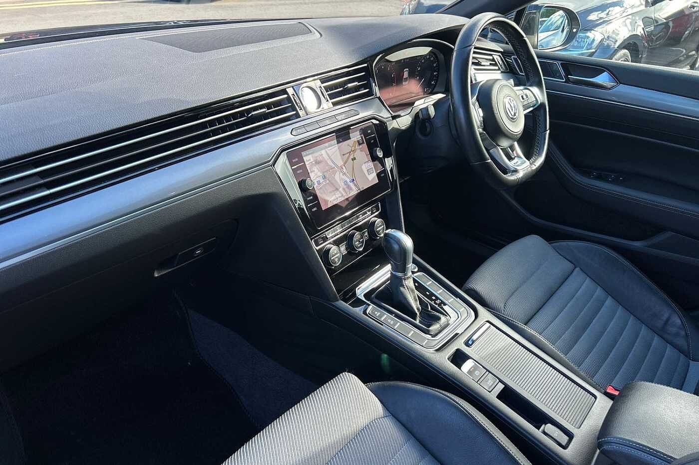 Volkswagen Passat 1.5 TSI (150ps) R-Line (s/s)DSG Saloon