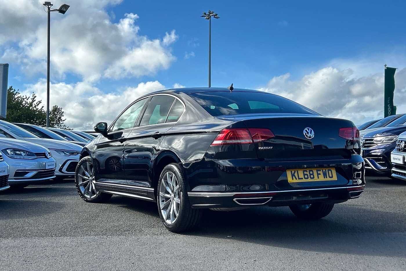Volkswagen Passat 1.5 TSI (150ps) R-Line (s/s)DSG Saloon