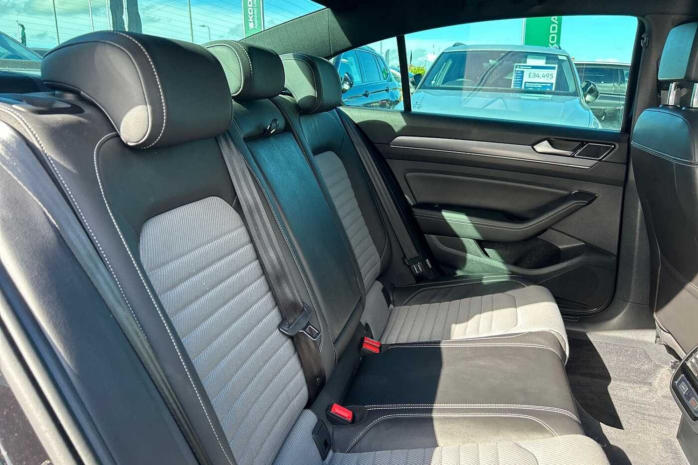 Volkswagen Passat 1.5 TSI (150ps) R-Line (s/s)DSG Saloon
